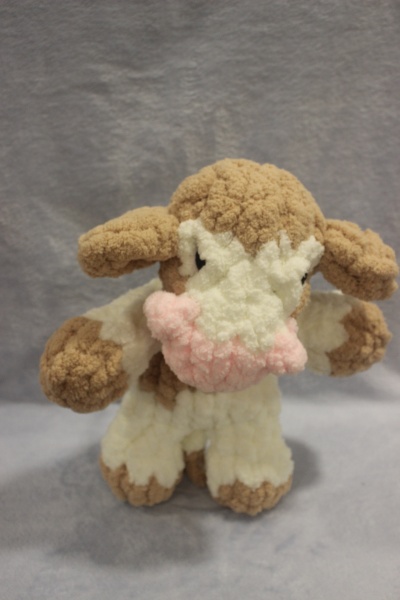 Pelúcia de vaquinha felpuda nas cores bege, branco e rosa