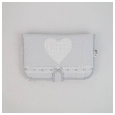 Carteira branca e cinza com coração e laço