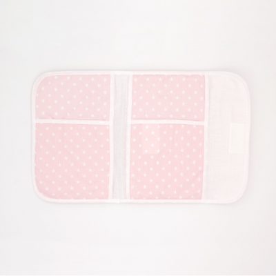 Organizador de tecido rosa com estrelas brancas e fecho de velcro