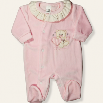 Pijama rosa para bebé com gola creme e ursinho bordado