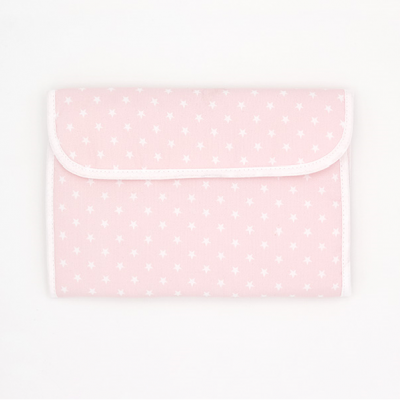 Carteira ou porta-documentos rosa claro com estrelas brancas e fecho de aba