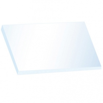 Placa retangular transparente em vidro ou acrílico sobre fundo branco.