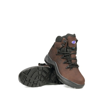 Botas castanhas com sola preta antiderrapante e atacadores pretos