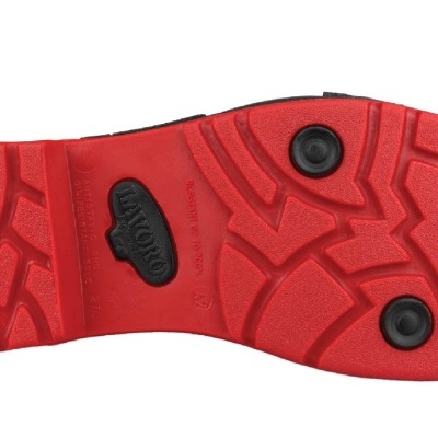 Sola de sapato vermelha com padrões geométricos em relevo