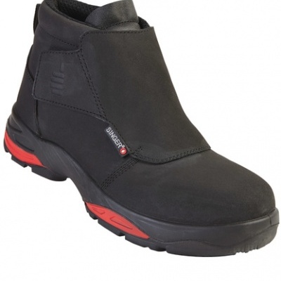 Bota de trabalho preta com detalhes vermelhos e etiqueta SINGER