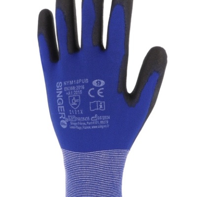 Luva de trabalho azul e preta com texto técnico impresso