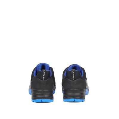 Ténis desportivos pretos e azuis vistos de trás em fundo branco