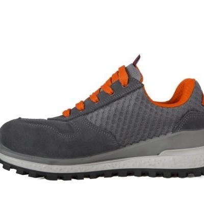 Ténis desportivo cinza com detalhes laranja