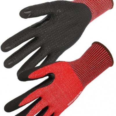 Par de luvas pretas e vermelhas com textura antiderrapante e punho listrado