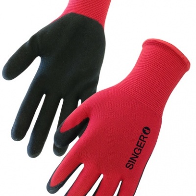 Par de luvas de trabalho vermelhas e pretas com a palavra SINGER