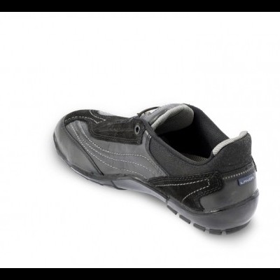 Sapato desportivo masculino cinzento escuro e preto em fundo branco