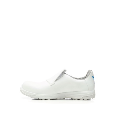 Sapato branco de segurança em fundo branco