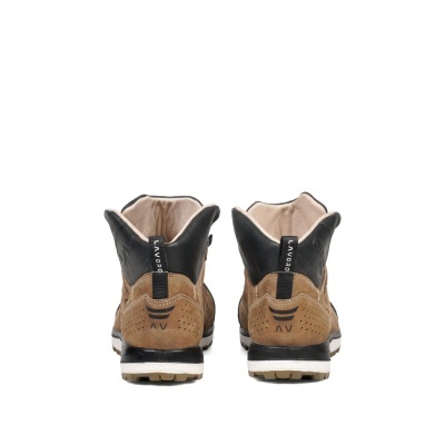 Botas castanhas e pretas vista traseira