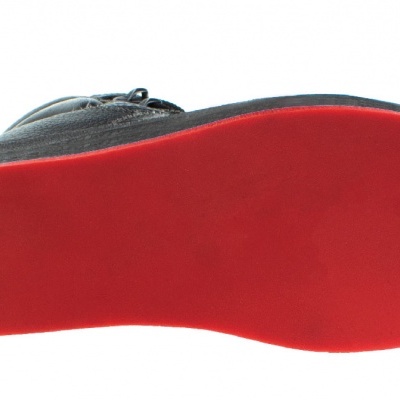 Sola de sapato preta com base vermelha liso