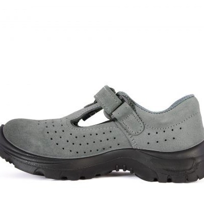 Sapato cinzento com sola preta e fecho de velcro