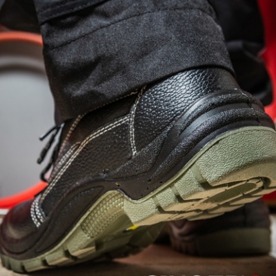 Calçado de segurança SINGER safety preto com sola verde claro