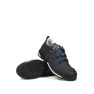 Sapatilhas desportivas azuis escuras com sola preta e cadarços azuis claros