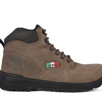 Bota de segurança castanha em camurça com sola preta e detalhe bandeira italiana