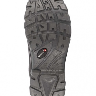 Sola de bota preta com padrão antiderrapante e etiqueta SINGER