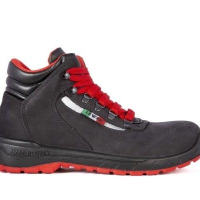 Bota de trabalho preta com atacadores vermelhos e sola vermelha