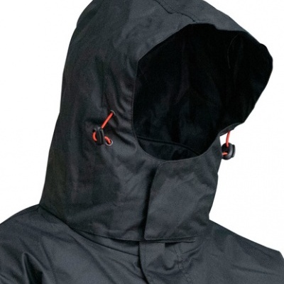 Casaco impermeável preto com capuz ajustável