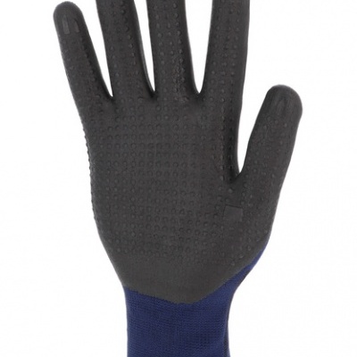 Luva preta antiderrapante com punho azul e acabamento castanho