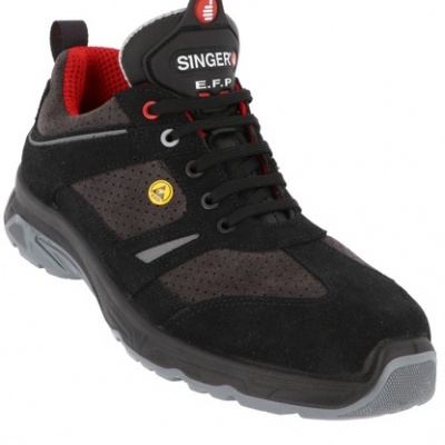 Ténis de segurança preto e vermelho SINGER E.F.P. com sola cinza e detalhes perfurados