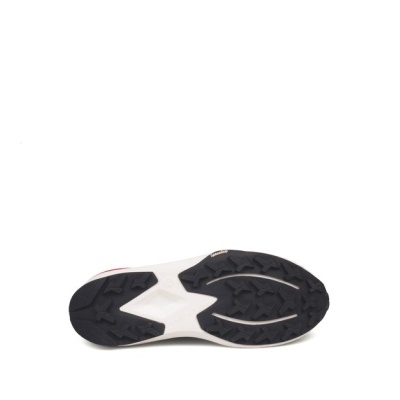 Sola de sapato desportivo preta e branca com padrão texturizado sobre fundo branco