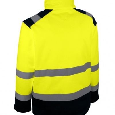 Casaco de alta visibilidade amarelo com faixas refletoras cinzentas e detalhes pretos