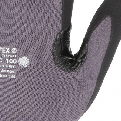 Luva de proteção cinzenta com palma preta e texto impresso