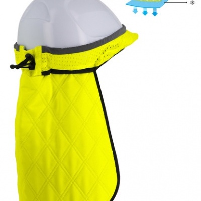 Capacete branco com protetor amarelo acolchoado
