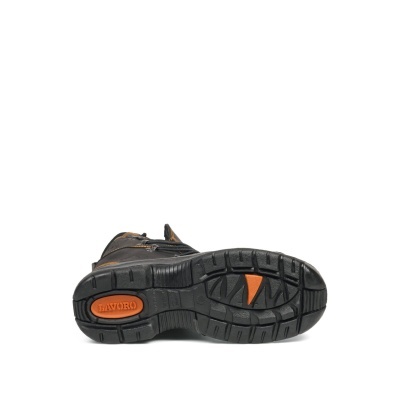 Bota de segurança preta com sola preta e detalhes laranja, vista de baixo