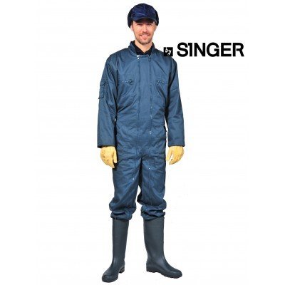 Homem com macacão azul, luvas amarelas, botas pretas e boné azul com logo SINGER