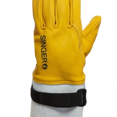 Luva de proteção amarela em couro com punho branco e correia preta ajustável