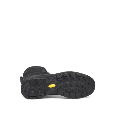Sapato desportivo preto com sola antiderrapante e detalhe amarelo VIBRAM
