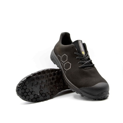 Sapatilhas pretas com padrão hexagonal cinza e sola texturizada