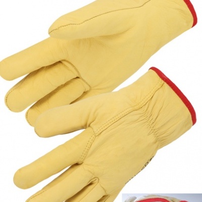 Luvas de pele amarelas com forro felpudo branco e bainha vermelha