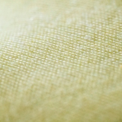 Tecido bege claro com padrão de trama e textura visível em close-up