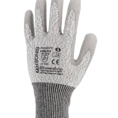 Luva de proteção preta e cinzenta com texto SINGER e certificações