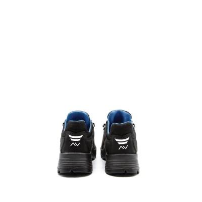 Par de sapatilhas pretas com sola e interior azul vistas de trás