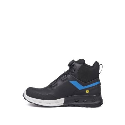 Bota desportiva preta com detalhe azul e sola branca e preta