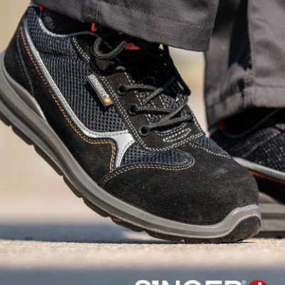 Ténis de segurança pretos da marca SINGER com sola robusta