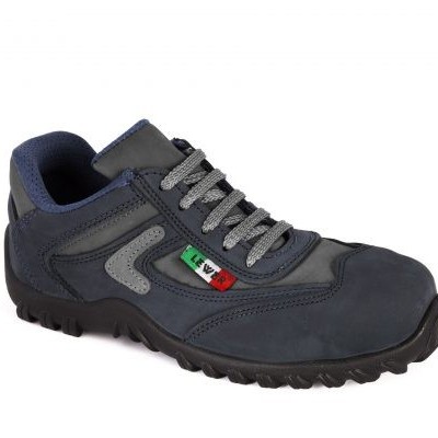 Sapato desportivo cinzento escuro com detalhes cinza claro e bandeira italiana