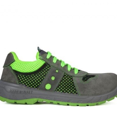 Ténis desportivo verde e cinzento de tecido perfurado e camurça