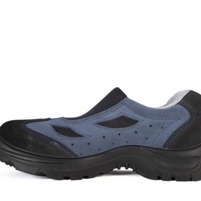 Sapato desportivo masculino azul e preto com sola preta