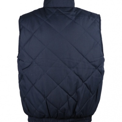 Colete acolchoado azul escuro com padrão em losangos visto de costas