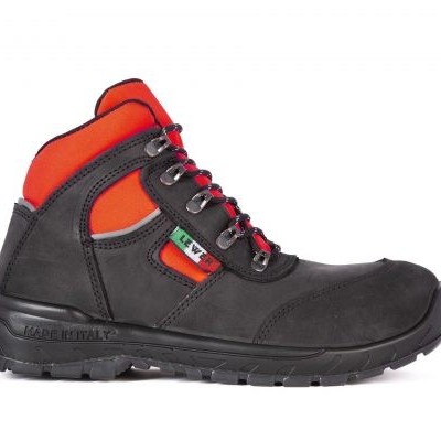 Bota de segurança preta com detalhes vermelhos e sola antiderrapante