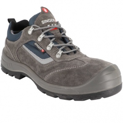 Ténis de segurança cinza em camurça com solado preto.