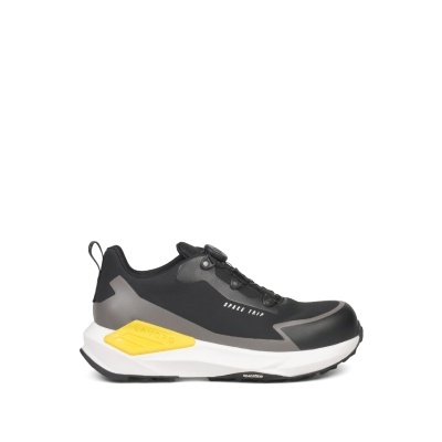 Ténis desportivos pretos, cinza, branco e amarelo com inscrição SPEED TALK