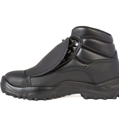 Bota preta de segurança com fecho oculto e sola antiderrapante